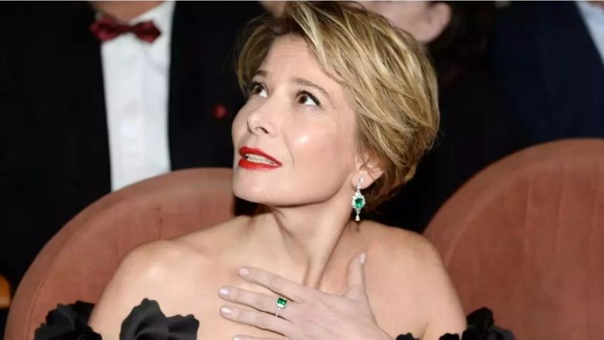 Вернувшаяся в Россию Юлия Высоцкая появилась на публике на фоне скандала с ее рецептами