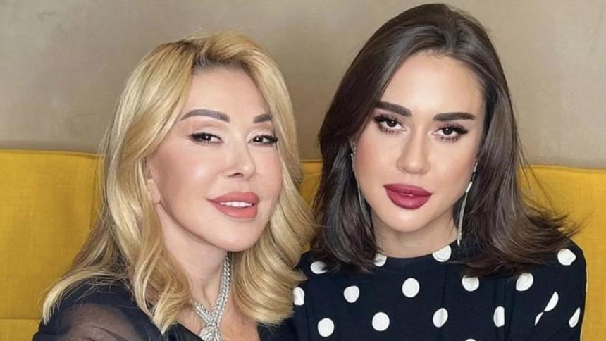 69-летняя Любовь Успенская показала стройные ноги в экстремально коротком платье с перьями