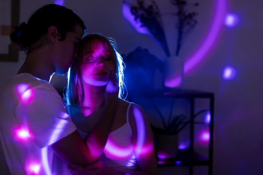 Рекорд по поцелуям планируют установить на порно вечеринке в Перми