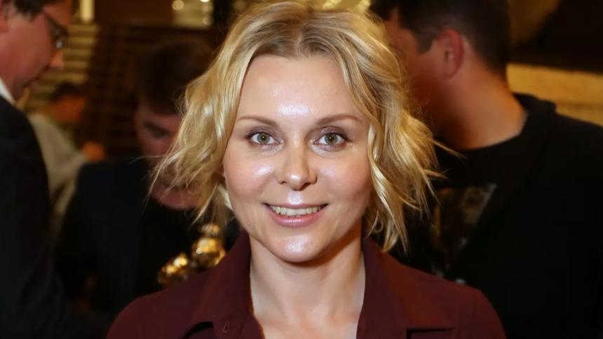 Покинувшая Россию Яна Троянова прокомментировала удаление сериала «Ольга» из Сети