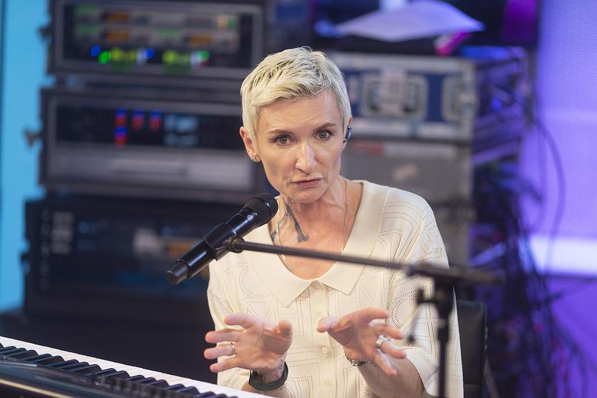 Певица Диана Арбенина рассказала, как получила травму позвоночника после падения с лестницы