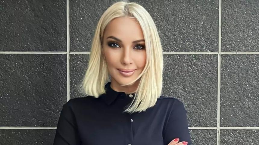 52-летняя телеведущая Лера Кудрявцева призналась, что вновь станет мамой