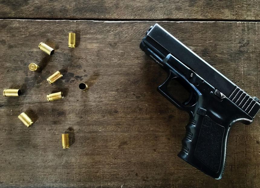 Деньги и пистолет: в Стерлитамаке мужчина ограбил автомобиль после неудачного свидания