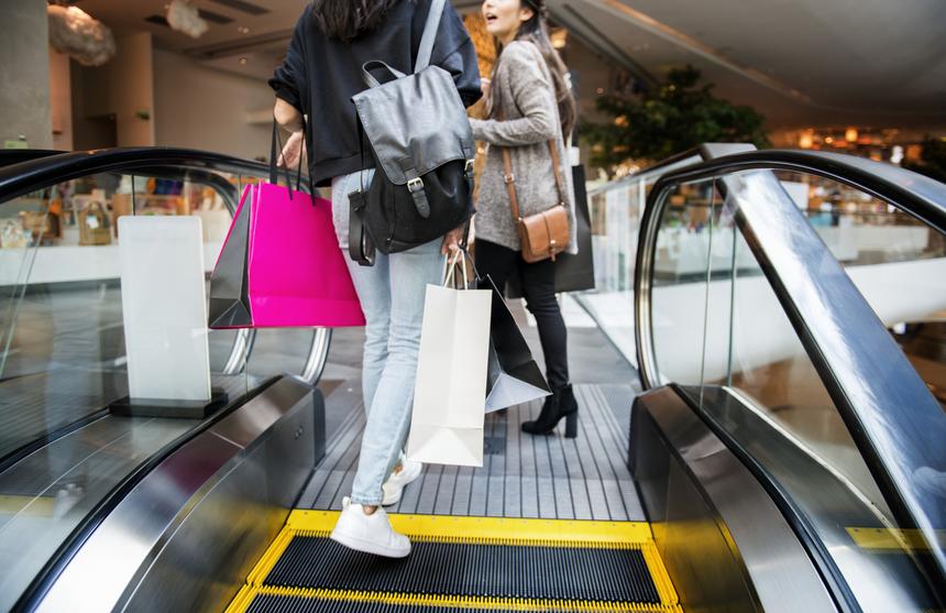 В Москве задержали мужчину, домогавшегося 15-летней школьницы в торговом центре