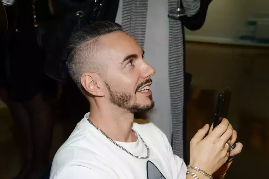 «Целовался взасос с теми, кто отверг меня»: Тимур Родригез рассказал о бурной жизни в школе