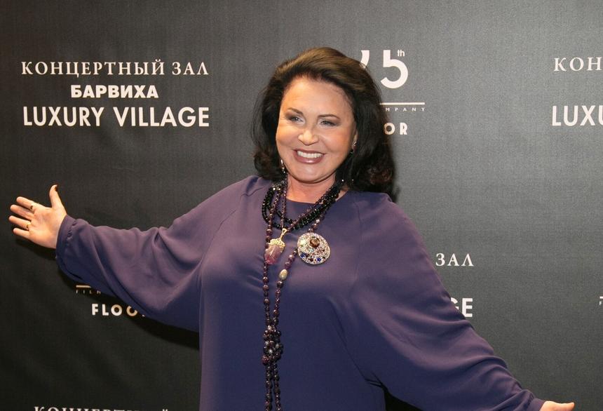 Заметно постарела: шокированные зрители призвали Бабкину гнать в шею молодого любовника