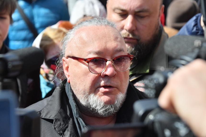 Часто бывает на могиле и по-другому реагирует: сын Вячеслава Зайцева сильно изменился после потери отца