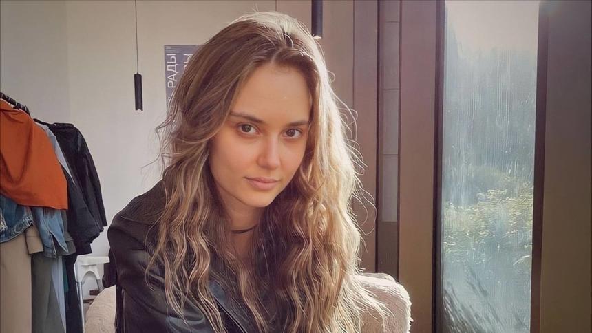 Перелом челюсти и выбитые зубы: актрису «Ленкома» Алену Митрошину сбил самокат в Москве