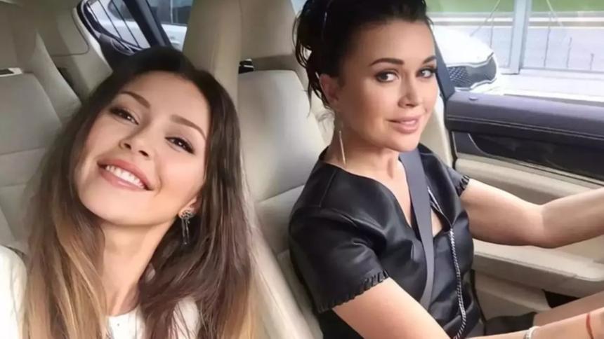 Больше не тайна: в Сети активно обсуждают внешность 4-летней дочери Заворотнюк и Чернышева