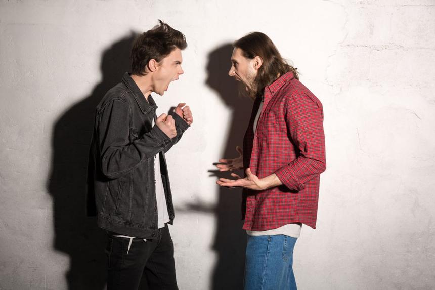 Соседи рассказали, каким был погибший из-за громкой музыки мужчина из Шахт