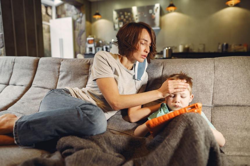 Начало разъедать легкие: родители пытались спасти выпившего жидкость для розжига ребенка, но только навредили