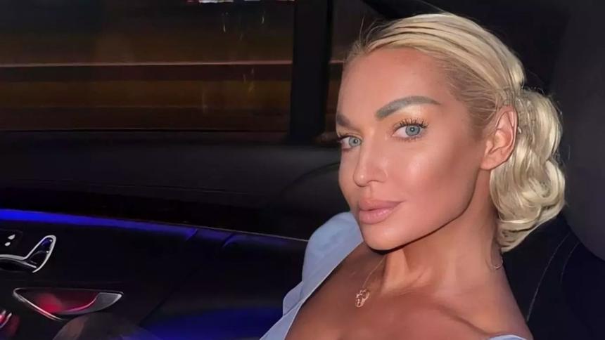 «Дружу с ее парнем»: Анастасия Волочкова после скандала с дочерью высказалась об отношениях с ней