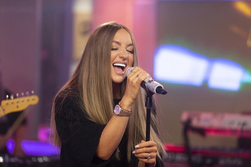 Мари Краймбрери рассказала о двух больших концертах, сотрясении мозга и самой счастливой песне