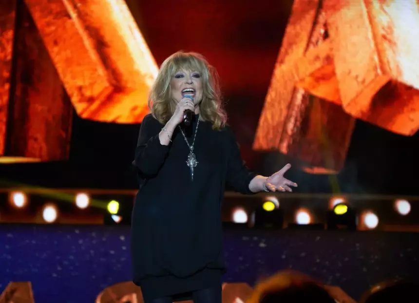 Филлеры и булхорн:  пластический хирург рассказал, как Алла Пугачева добилась изменений во внешности