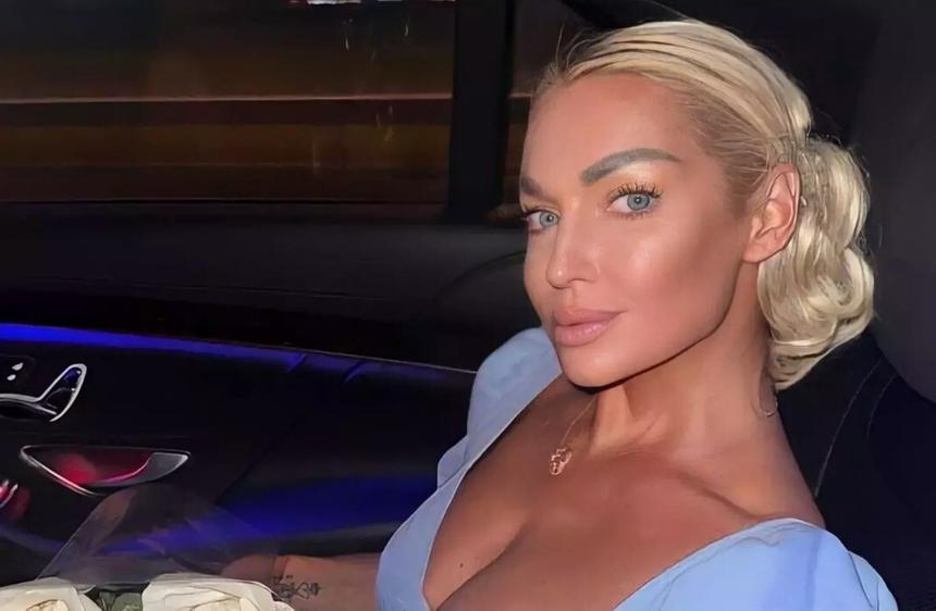 «Ведь есть дочь, которая это видит»: Волочкова широко раздвинула ноги перед Шаляпиным и его другом