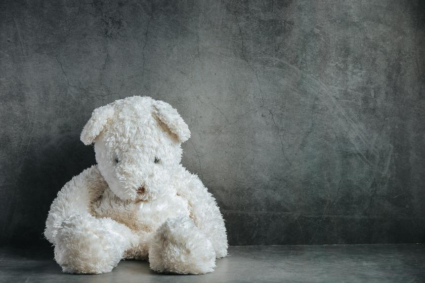 Тело закрыли зеленым покрывалом: в Екатеринбурге сотни людей простились с погибшим Далером