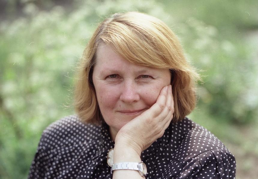 На могиле актрисы из «Служебного романа» Людмилы Ивановой наконец поставили памятник после ее смерти в 2016 году