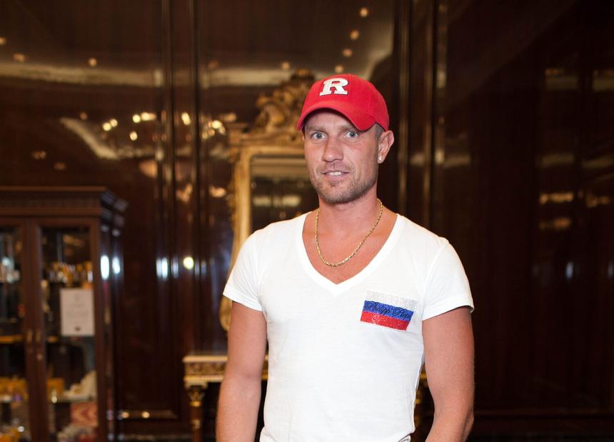 Романа Костомарова выписали из больницы в хорошем настроении: вот, что он сказал