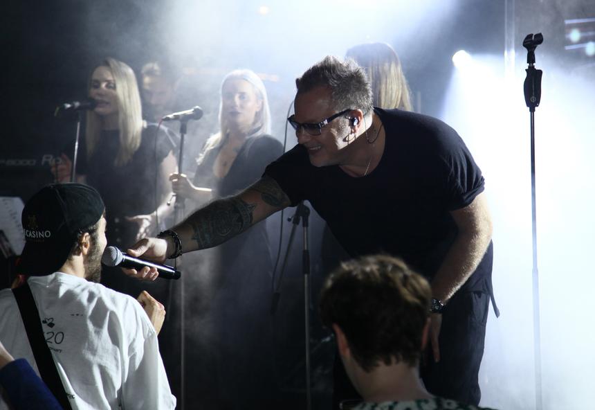 Встретил улыбчивую девушку в самолете: Владимир Пресняков рассказал о стюардессе, которой посвятил песню