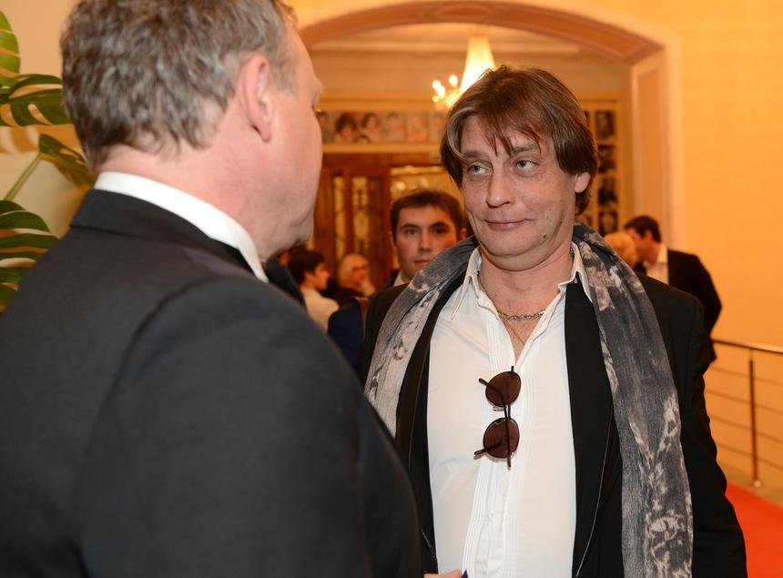 «Непростое время»: 59-летний актер Александр Домогаров заговорил об отъезде из России