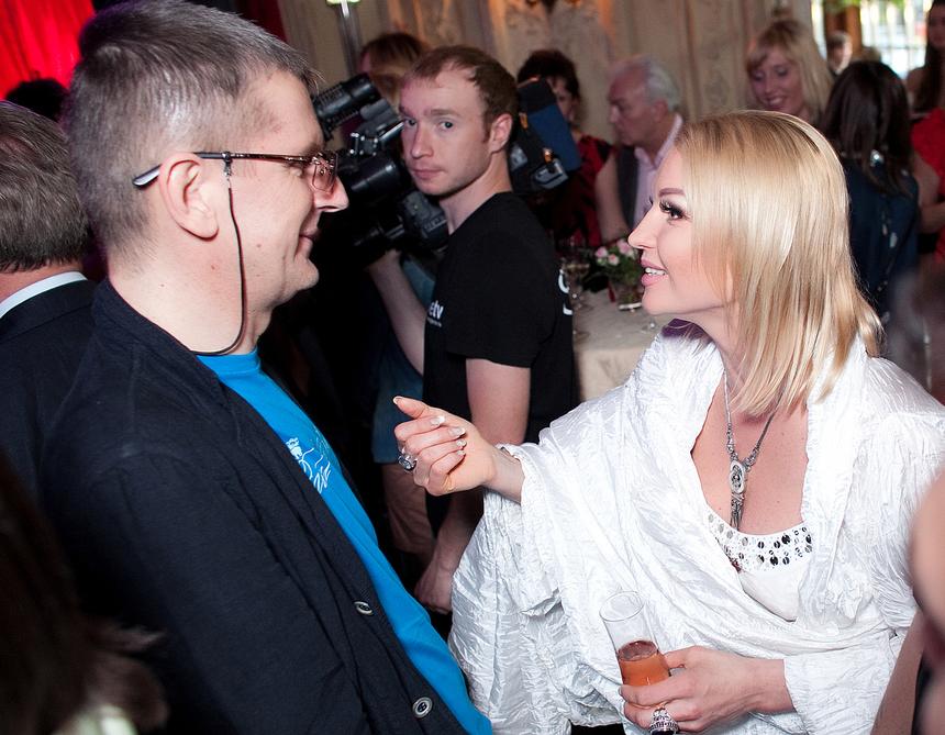 «Посидели, как люди»: Волочкова объявилась после слухов о возвращении к алкоголю