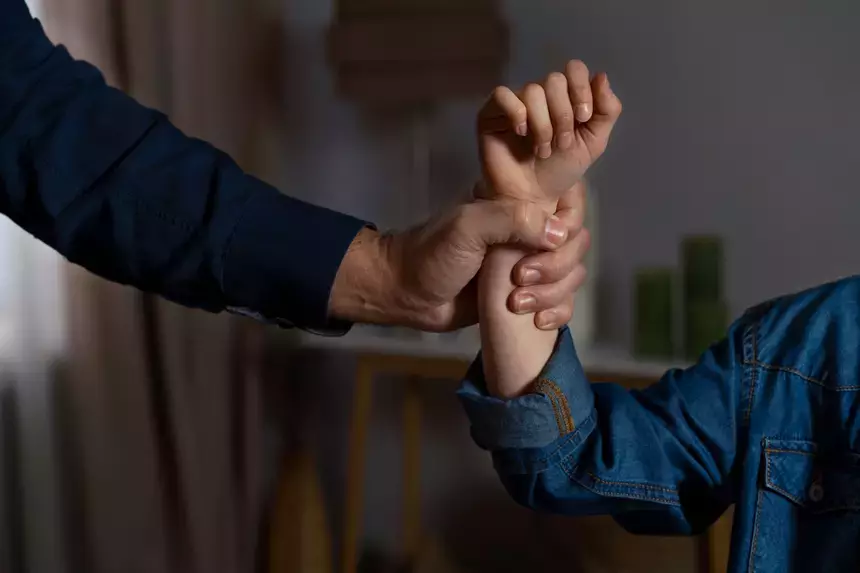 «На учете у психиатра»: местные жители рассказали о подозреваемом в убийстве 11-летней девочки