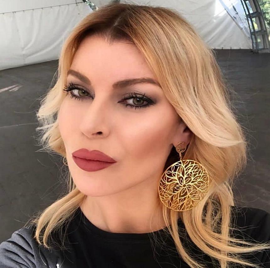 Хирург Ситникова назвала предполагаемые операции Лады Дэнс на основе новых фото певицы