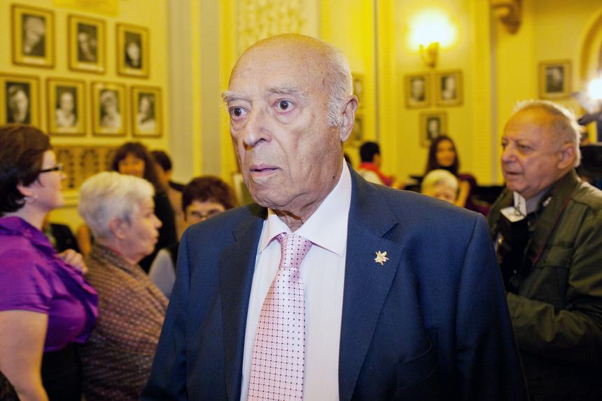 «Останется только надпись добавить»: вдова Владимира Этуша доверила свои похороны чужому человеку