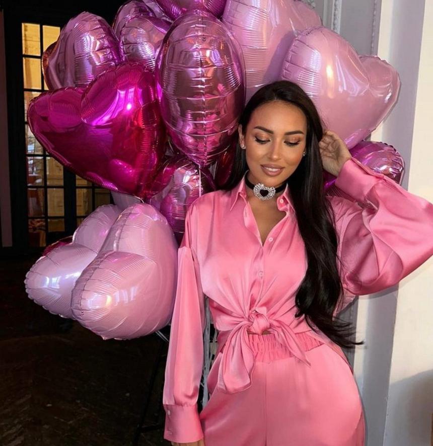 «У певицы перекосило лицо»: пластический хирург объяснила изменения во внешности 40-летней Алсу