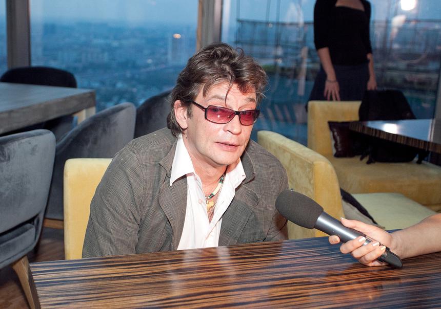 «Мы 2,5 года молчали»: Александр Домогаров рассказал о раке у жены