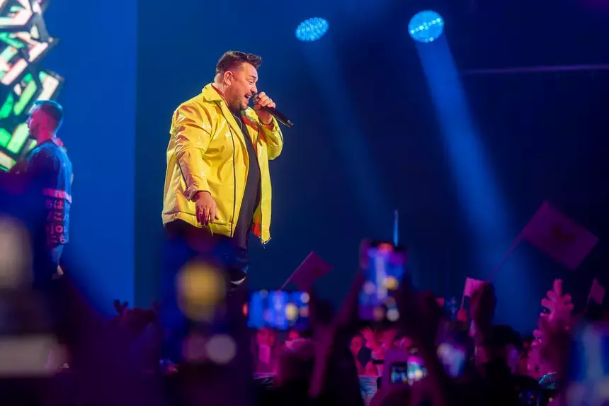 Попасть любой ценой: фанат «Руки вверх!» избил полицейских, не пустивших его на концерт