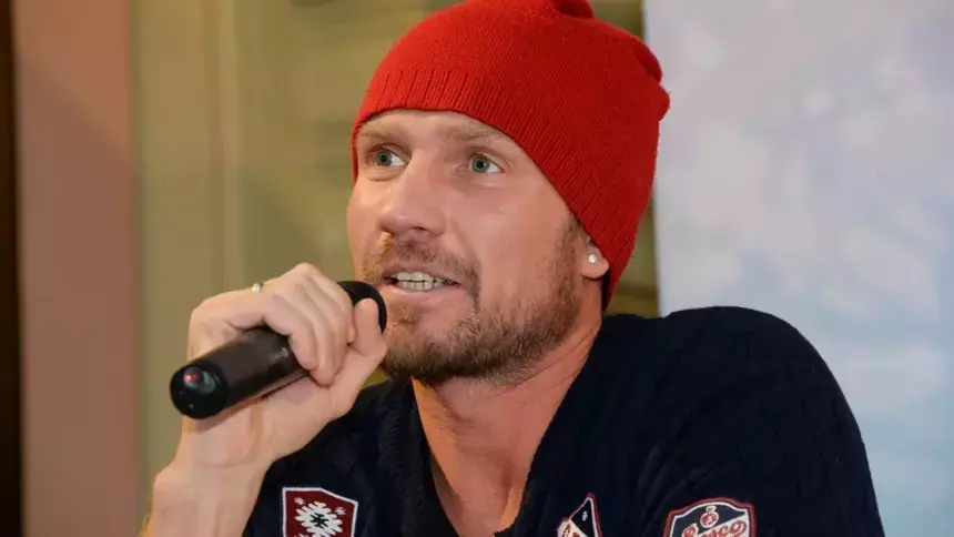 «Мечтаем, что он выйдет на лед»: Навка рассказала о реабилитации Романа Костомарова