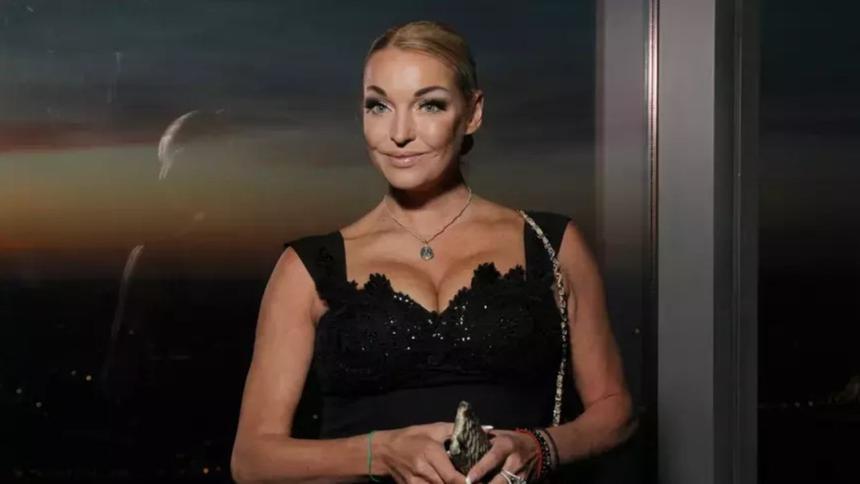 Анастасия Волочкова появилась на московской вечеринке без бюстгальтера