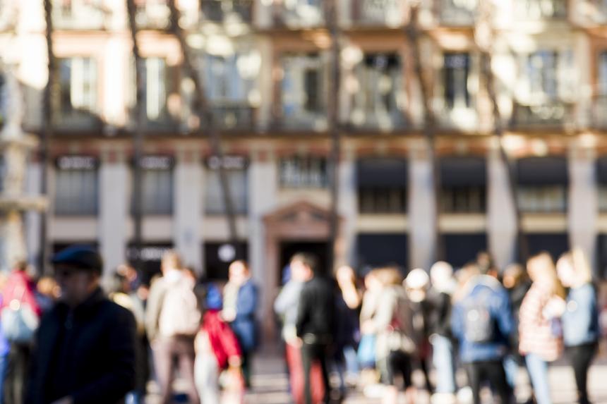 В Санкт-Петербурге женщина потерялась в толпе во время салюта в честь Дня ВМФ