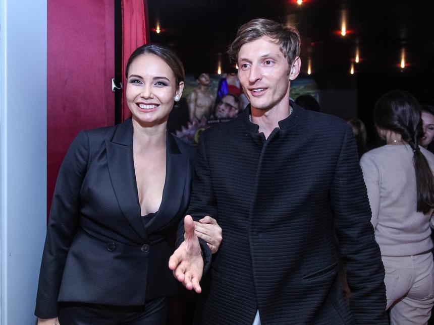 Падали в обмороки и постоянно мерзли: Павел Воля об экстремальных съемках в пустыне