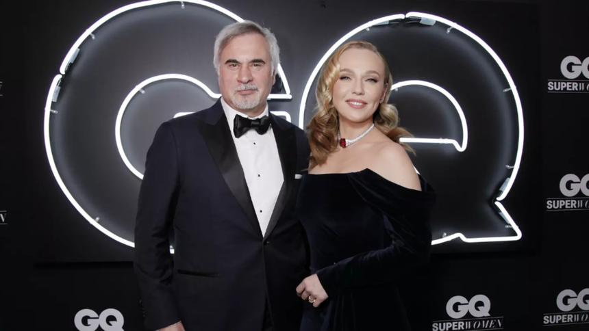 Супруги Валерий Меладзе и Альбина Джанабаева вместе вышли в свет