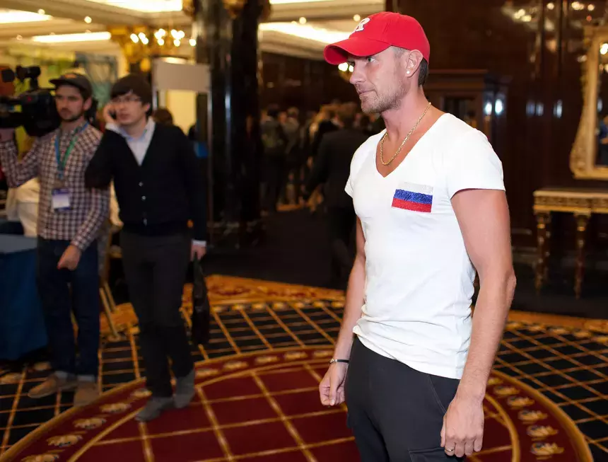 Появились подробности новой операции, которая предстоит Роману Костомарову