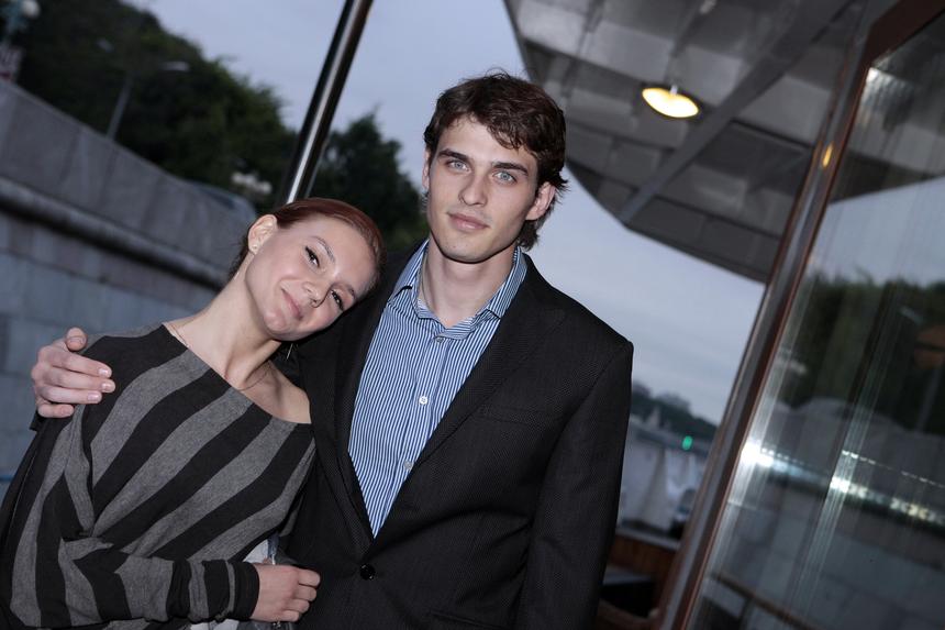 «Не снимается»: брат звезды «Обитаемого острова» Степанова рассказал, чем занимается актер