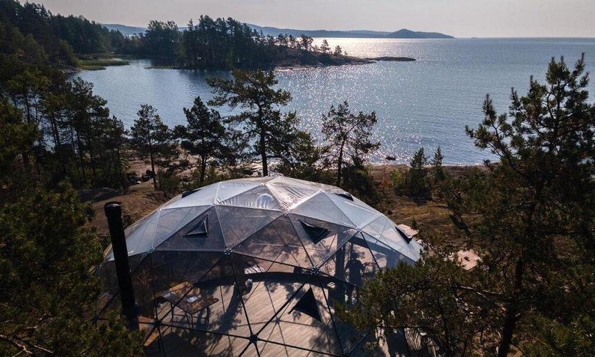 «Гламурный кемпинг»: топ-5 мест в России для отдыха на природе с комфортом