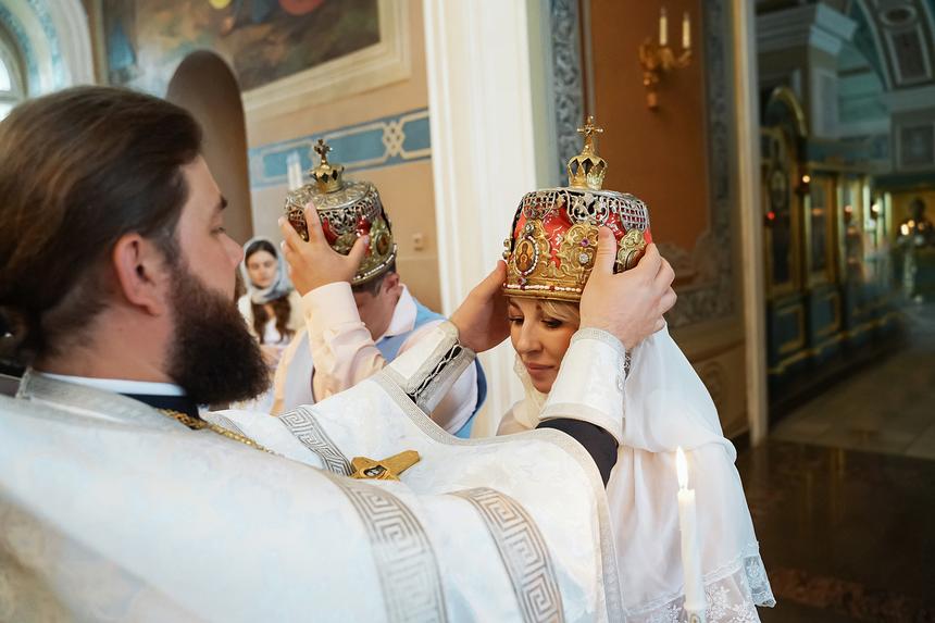 Певица Анири обвенчалась с мужем спустя пять лет после заключения брака