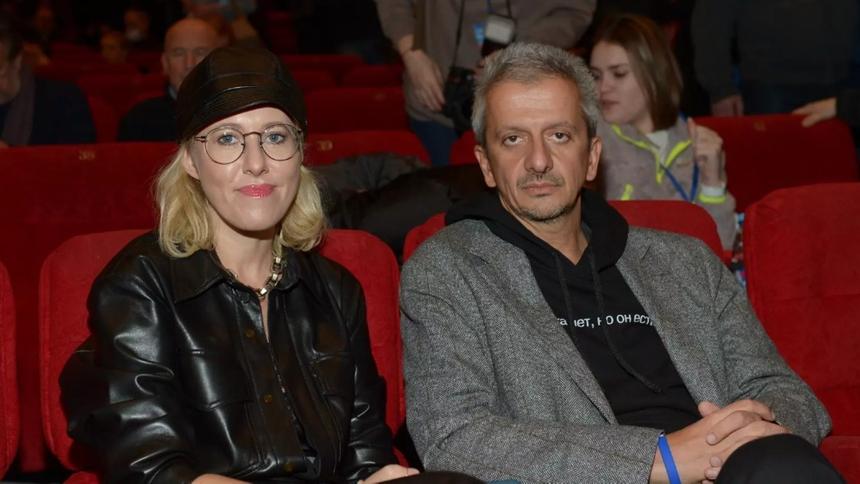 «Он действует не без корысти»: психолог раскрыла, на чем до сих пор держится брак Собчак и Богомолова