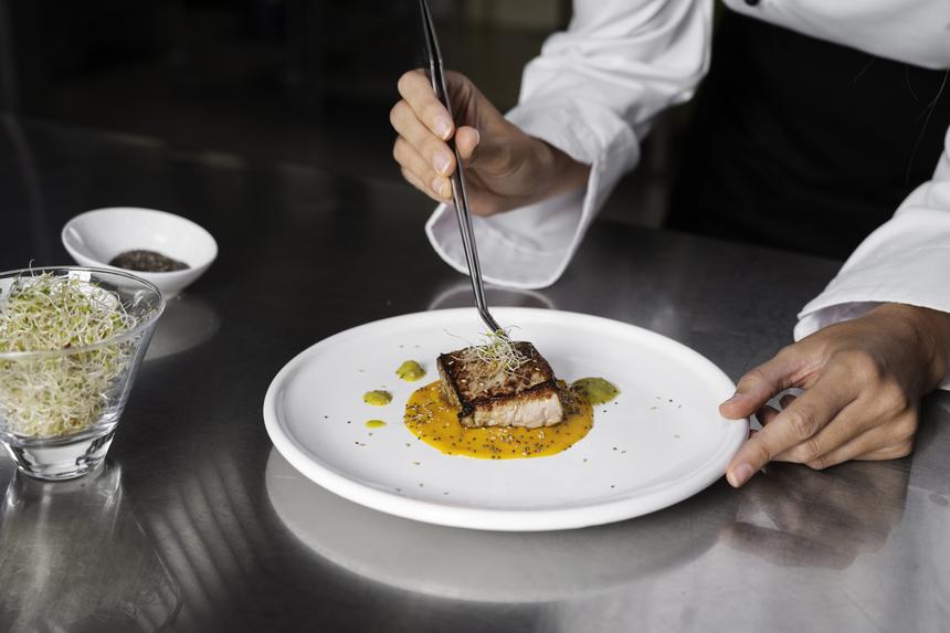 «Не ходите больше туда»: шеф-повар перечислил ошибки ресторанов России