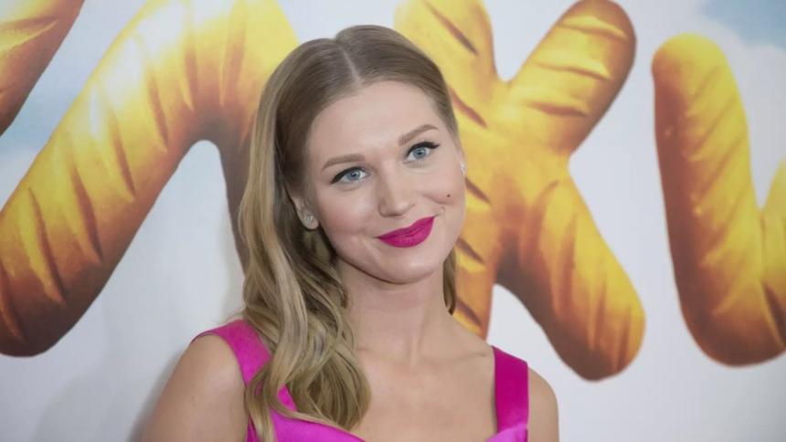 «Обожаю этот ритуал»: Кристина Асмус похвасталась кольцом на безымянном пальце