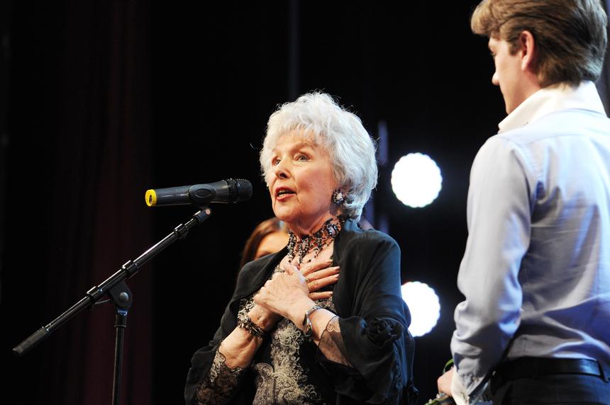 Алкоголь не пила, но коллекционировала: хобби 97-летней Веры Васильевой раскрыли после смерти