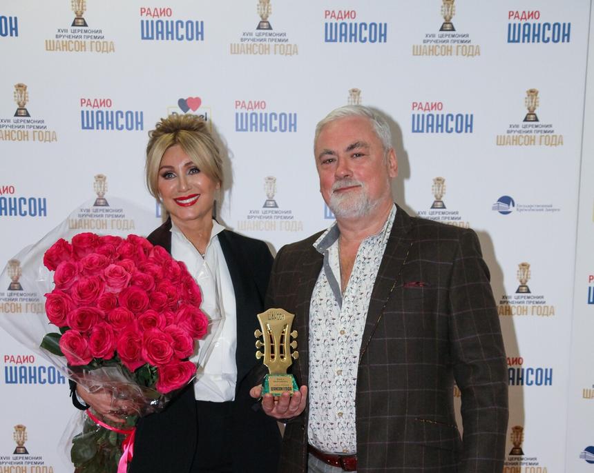 Заметно похудела: певица Вика Цыганова удивила посетителей модного показа своим внешним видом