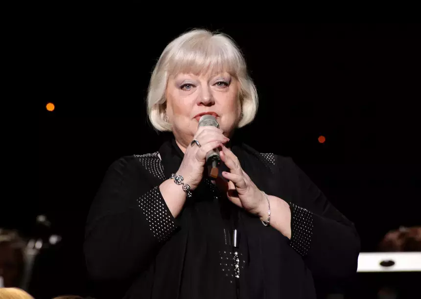 Готова расплакаться: тяжелобольная Крючкова впервые за долгое время вышла на публику