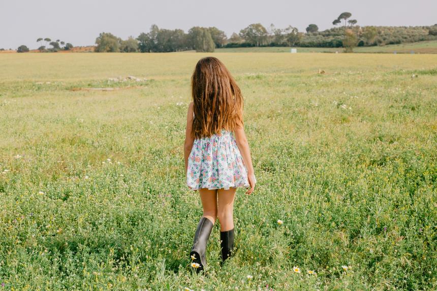 Поставил на колени и надругался: стали известны подробности изнасилования учителем 8-летней девочки