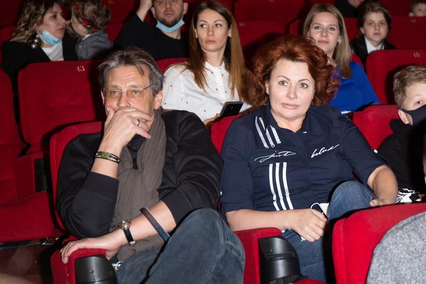 «Не хотелось бы лишнего внимания»: сын Домогарова сделал заявление о прощании с умершей от рака мамой