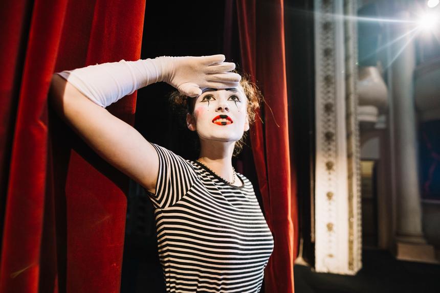 «Перевернули и унесли»: в цирке Магнитогорска продолжили выступление, несмотря на падение акробата с большой высоты