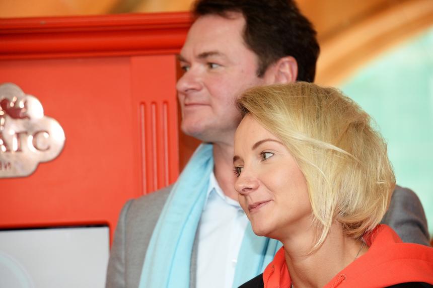 Надо содержать семью: Домнина приняла решение покинуть Костомарова